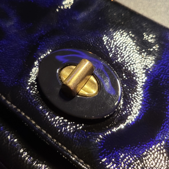 Rare black patent leather fold over Coach wristlet - Picture 6 of 6